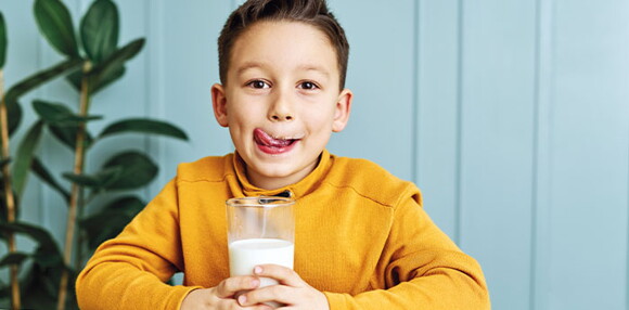 Ten en cuenta estas pautas al brindarle alimentos con lactosa a los niños